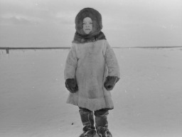 Участник районного Праздника Севера в Ловозере Голых Саша в малице и пимах. 1981 год