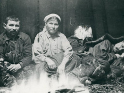 В саамском чуме на Ловозерском тракте. 1939 год