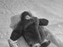 Ребенок-саами в малице на нартах. 1981год