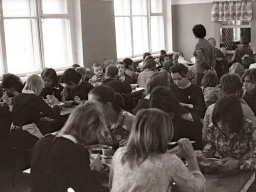 Учащиеся в столовой в Ловозерской школе-интернате. 1977 год