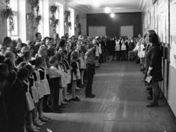 Пионерская линейка в Ловозерской школе-интернате. 1977 год